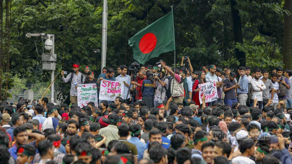 গণহত্যার বিচারে ট্রাইব্যুনালের এখতিয়ার চ্যালেঞ্জ করা আবেদন খারিজ