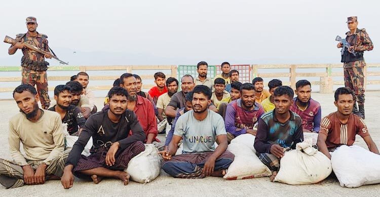 দেশে ফিরলেন আরাকান আর্মির হাতে আটক ২৬ জেলে