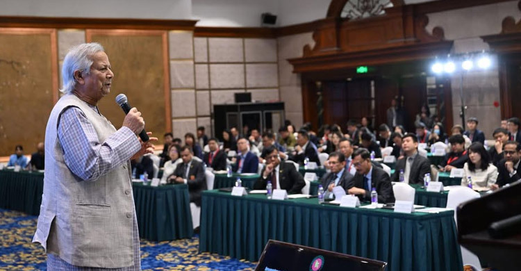চীনা বিনিয়োগকারীদের দেশে কারখানা স্থানান্তরের আহ্বান ড. ইউনূসের