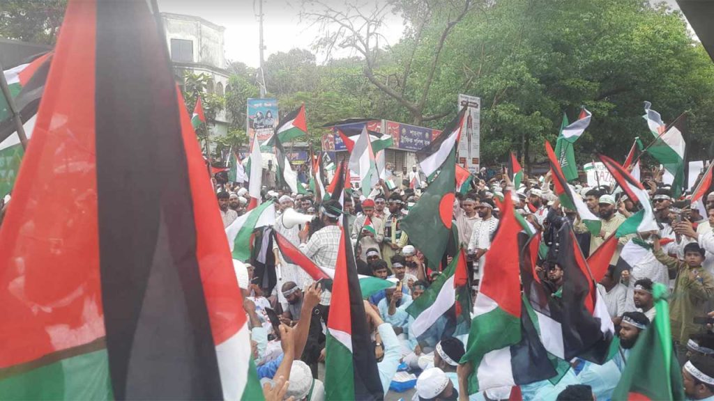 মার্চ ফর গাজা: সোহরাওয়ার্দী অভিমুখে মানুষের ঢল
