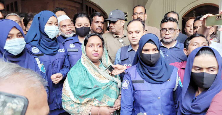 নারায়ণগঞ্জ থেকে কাশিমপুর কারাগারে আইভী